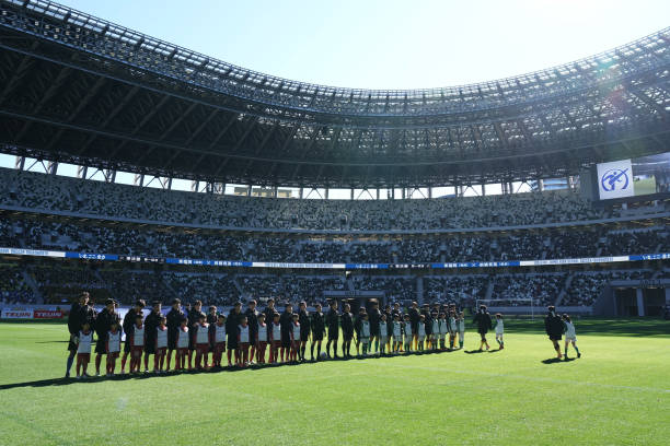 亚马尔的举 亚马尔的举